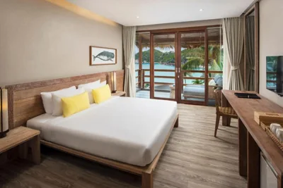 Ocean Double Room with Balcony — Beach Club by Haadtien